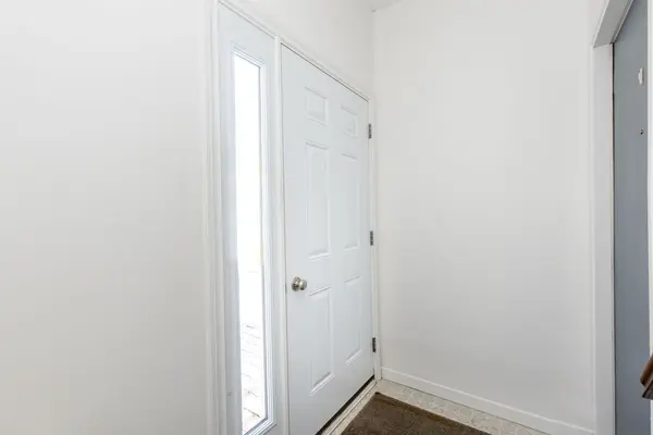 4 Shaw ST, Springwater, ON L0L 1P0