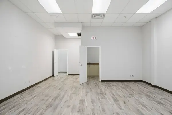 2140 Winston Park DR #28, Oakville, ON L6H 5W1