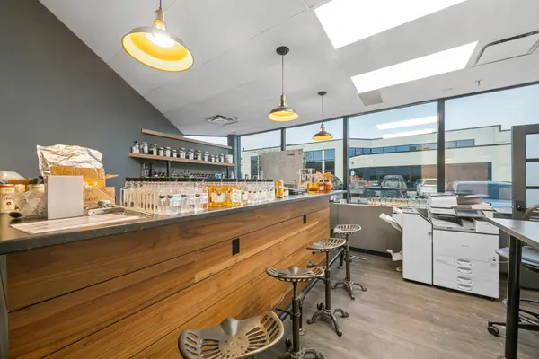 2140 Winston Park DR #8-11, Oakville, ON L6H 5W1