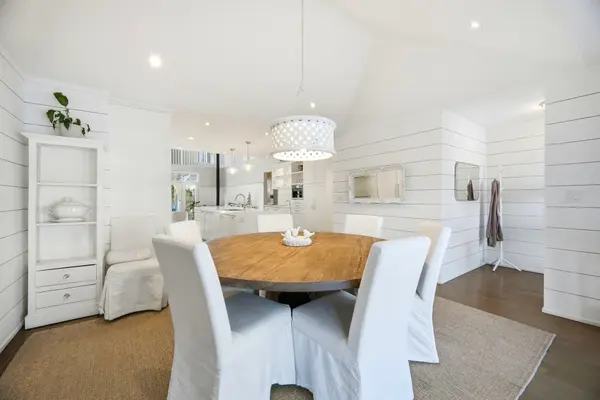 133 Mineola RD E, Mississauga, ON L5G 2E7