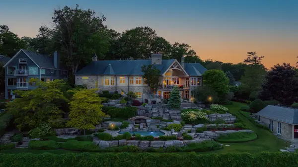 872 Whittier CRES, Mississauga, ON L5H 2X3