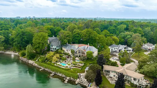 872 Whittier CRES, Mississauga, ON L5H 2X3