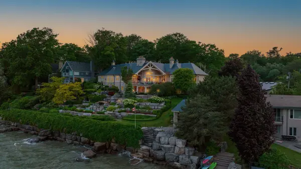 872 Whittier CRES, Mississauga, ON L5H 2X3