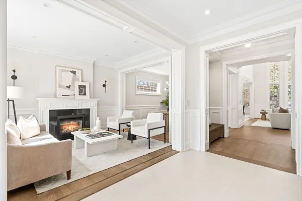 40 Hilldowntree RD, Toronto W08, ON M9A 2Z8