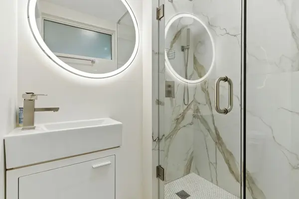 230 South Service RD, Mississauga, ON L5G 2S1