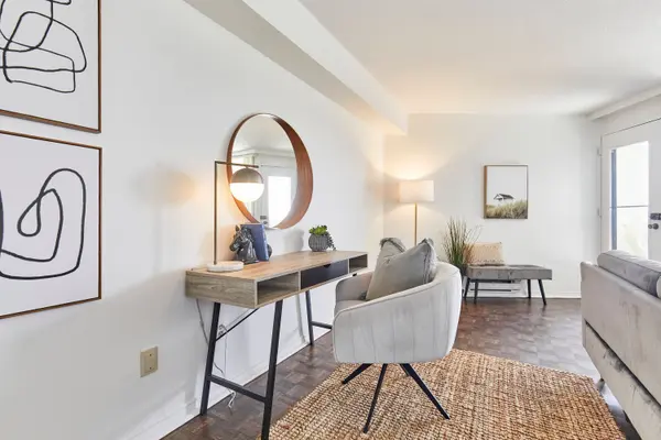 296 Mill RD #E8, Toronto W08, ON M9C 4X8