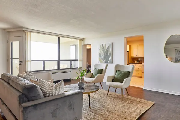 296 Mill RD #E8, Toronto W08, ON M9C 4X8