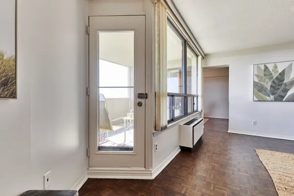 296 Mill RD #E8, Toronto W08, ON M9C 4X8