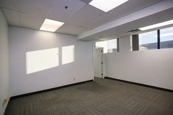 2150 Winston Park DR #204, Oakville, ON L6H 5W1