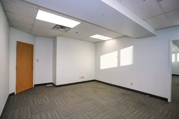 2150 Winston Park DR #204, Oakville, ON L6H 5W1