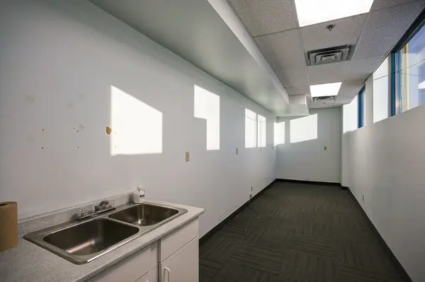 2150 Winston Park DR #204, Oakville, ON L6H 5W1