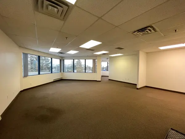 2150 Winston Park DR #211, Oakville, ON L6H 5W1