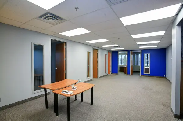 2140 Winston Park DR #211, Oakville, ON L6H 5W1