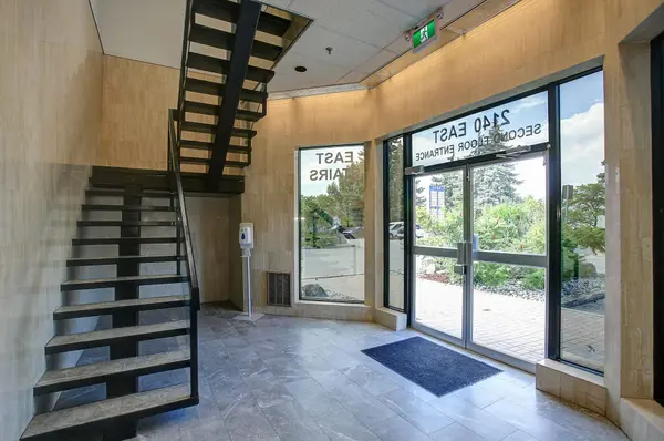 2140 Winston Park DR #211, Oakville, ON L6H 5W1