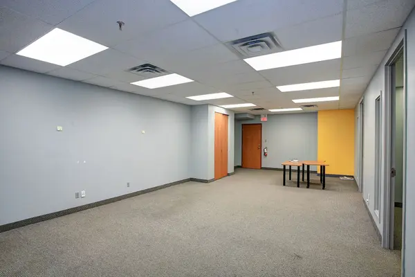 2140 Winston Park DR #211, Oakville, ON L6H 5W1