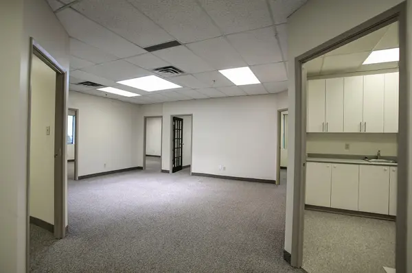 2140 Winston Park DR #204, Oakville, ON L6H 5W1