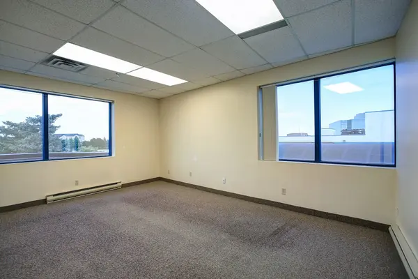 2140 Winston Park DR #204, Oakville, ON L6H 5W1