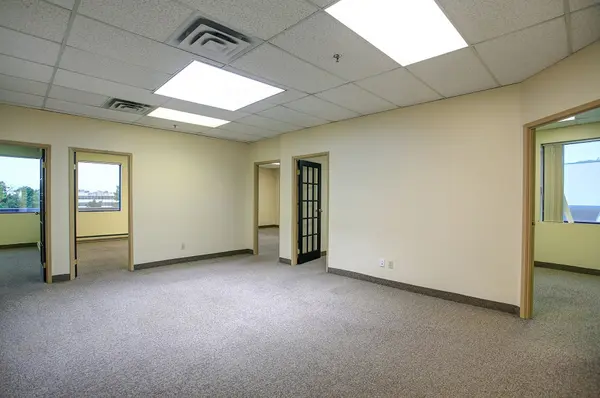 2140 Winston Park DR #204, Oakville, ON L6H 5W1