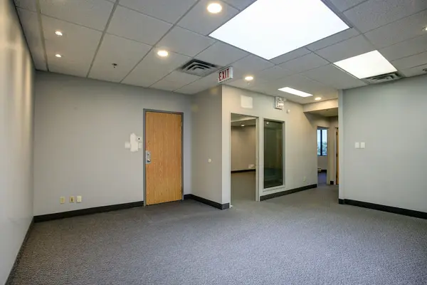 2140 Winston Park DR #202, Oakville, ON L6H 5W1