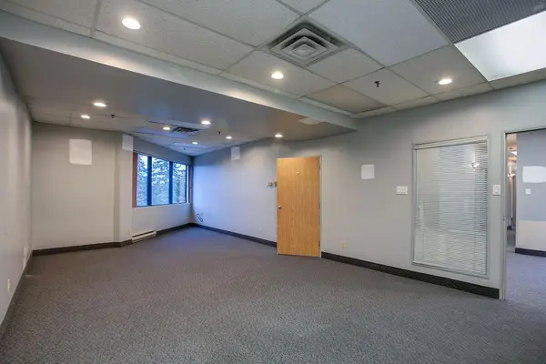 2140 Winston Park DR #202, Oakville, ON L6H 5W1