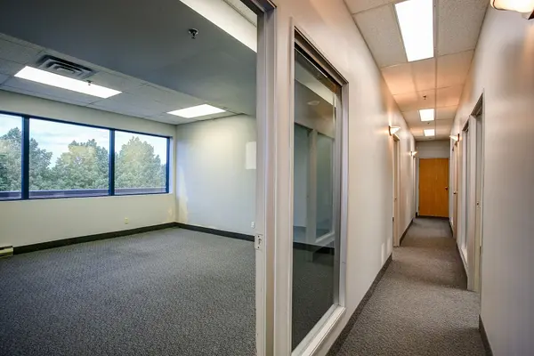 2140 Winston Park DR #202, Oakville, ON L6H 5W1