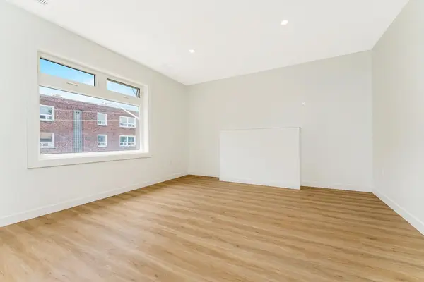 127 Victoria AVE S #8, Hamilton, ON L8N 2S9