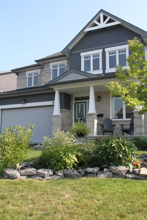 92 Morris ST E, Carleton Place, ON K7C 0H1