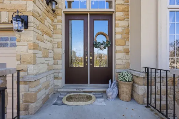 240 Cloverleaf DR, Hamilton, ON L9K 1T2