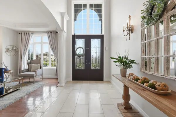 240 Cloverleaf DR, Hamilton, ON L9K 1T2