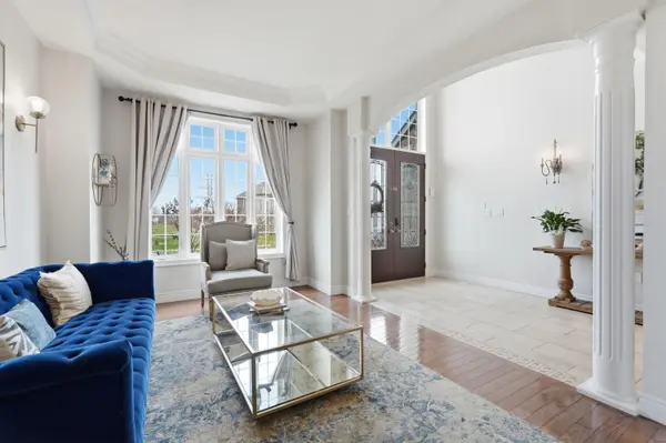 240 Cloverleaf DR, Hamilton, ON L9K 1T2