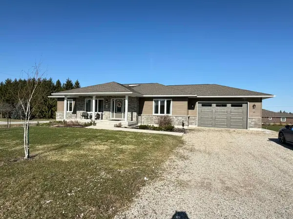 42 John ST, Morris Turnberry, ON N0G 1E0