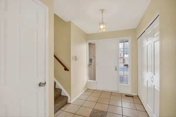 1050 Plante DR, Hunt Club - Windsor Park Village And Area, ON K1V 9E6