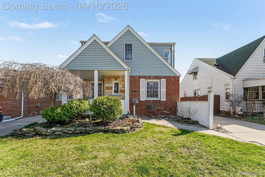 713 Riverbank ST, Lincoln Park, MI 48146