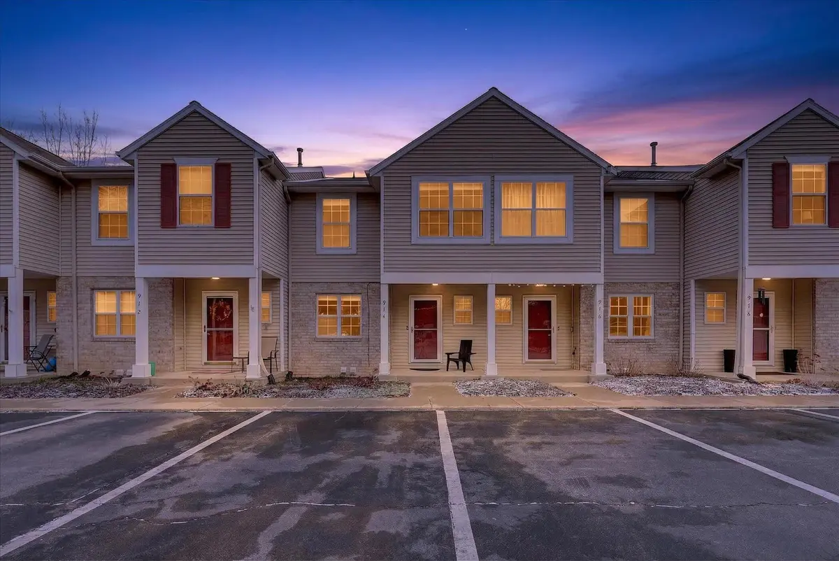 974 Ada Pl DR SE, Ada Twp, MI 49546