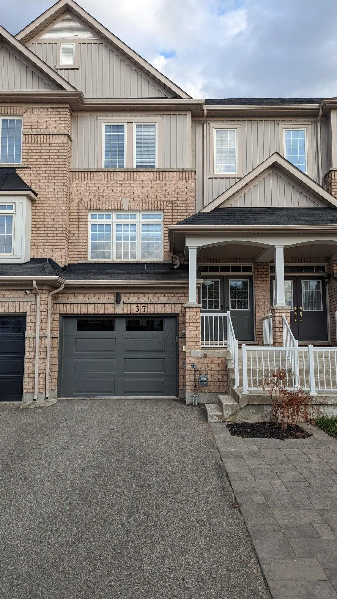37 Matthewson AVE, Bradford West Gwillimbury, ON L3Z 0P3
