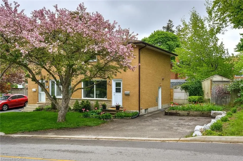 196 Walker ST, Cambridge, ON N3C 2C2