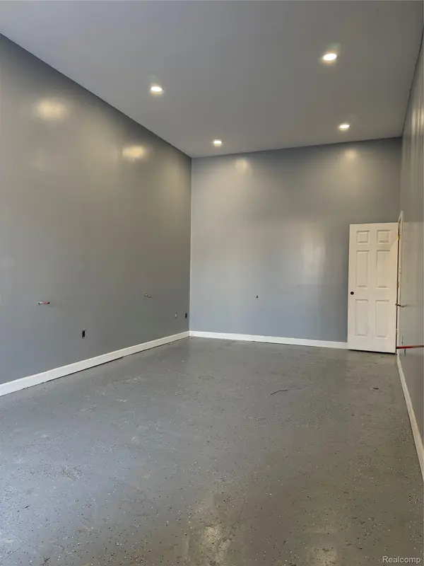 7647 Joy RD, Detroit, MI 48204