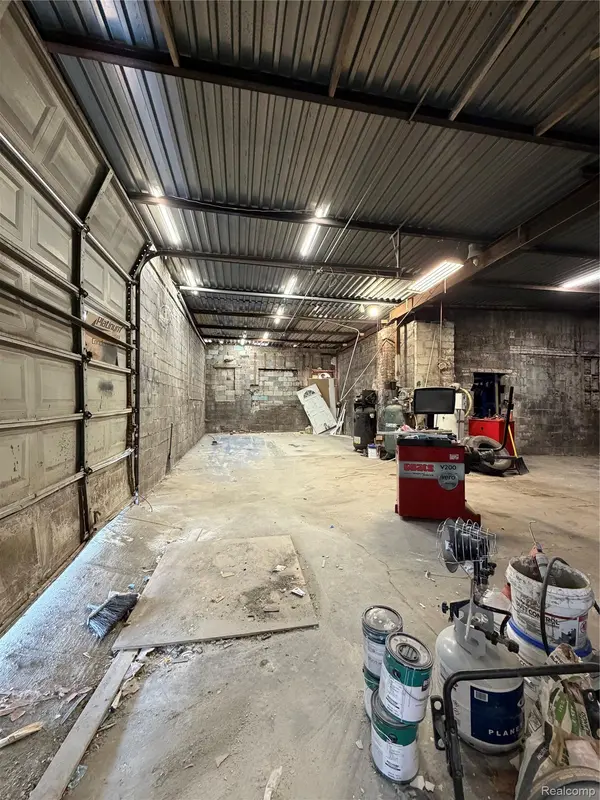 7647 Joy RD, Detroit, MI 48204