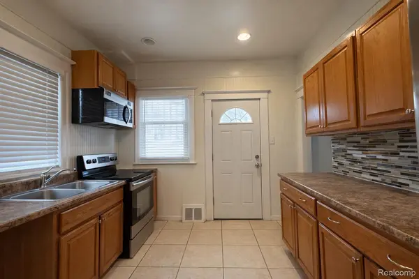 101 N Johnson ST, Pontiac, MI 48341