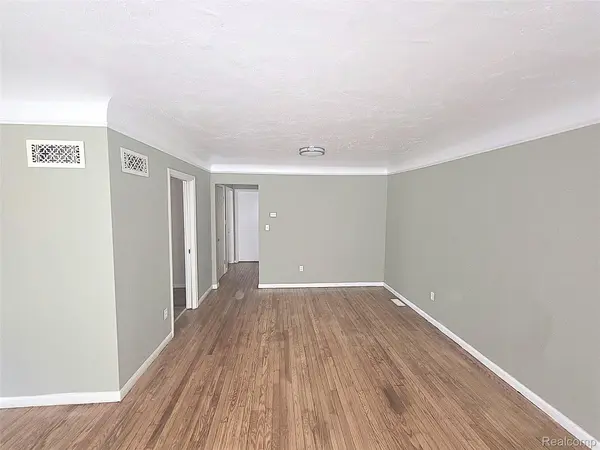 8882 Grandville AVE, Detroit, MI 48228