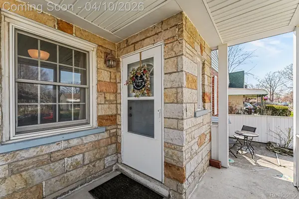 713 Riverbank ST, Lincoln Park, MI 48146