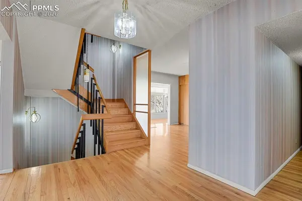 2240 Mesa RD, Colorado Springs, CO 80904