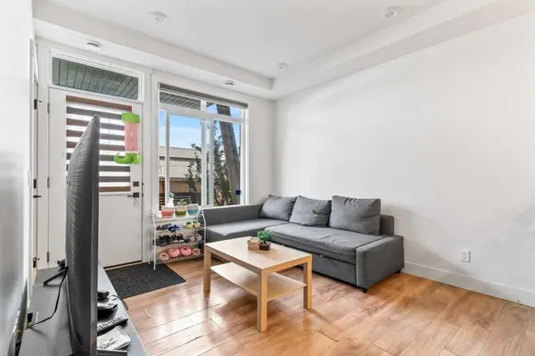 110 Savanna WALK NE, Calgary, AB T3J 0Y2