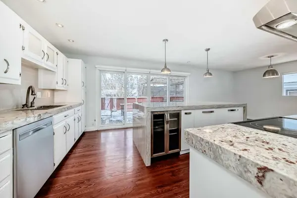 9723 Fairmount DR SE, Calgary, AB T2J0R9