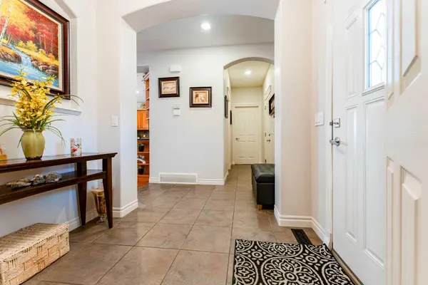 14 Bridlerange CIR SW, Calgary, AB T2Y 5H4