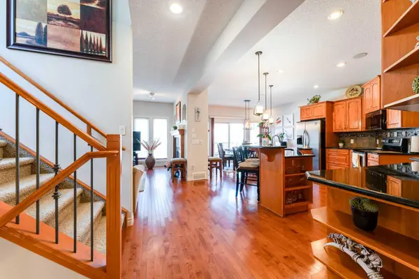 14 Bridlerange CIR SW, Calgary, AB T2Y 5H4