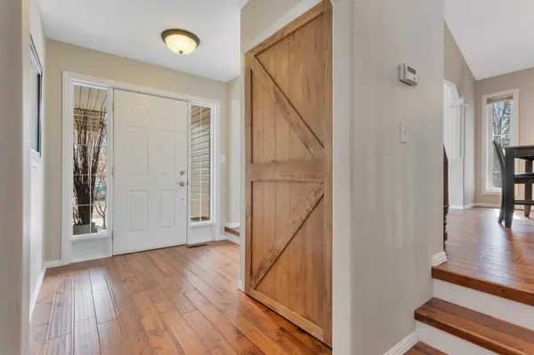 49 Coventry LN, Lacombe, AB T4L1T3