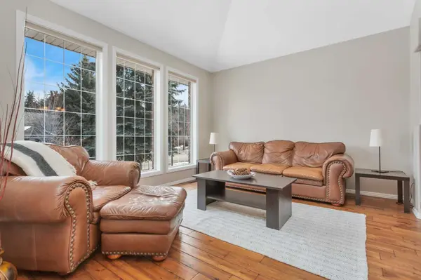 49 Coventry LN, Lacombe, AB T4L1T3