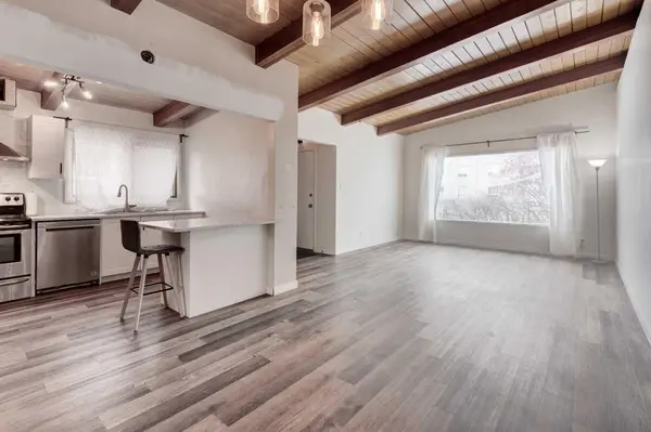 717 67 AVE SW, Calgary, AB T2V 0M4