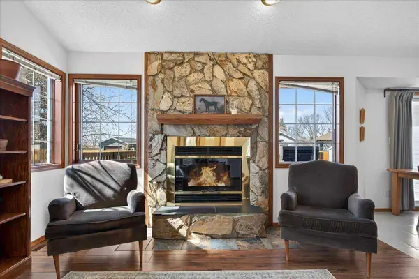 1011 15 ST SE, High River, AB T1V 1L6